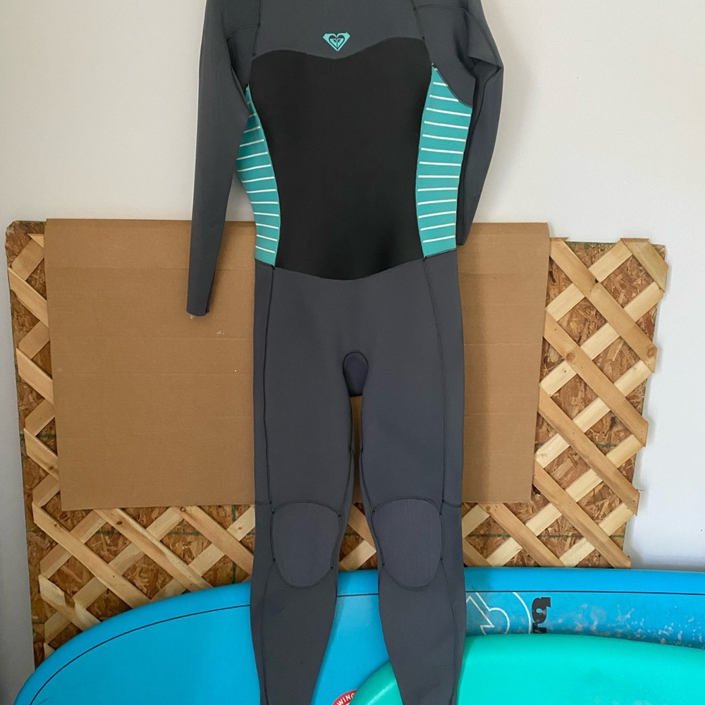 3’2 Roxy Wetsuit fully taped and sealed worn 4 times